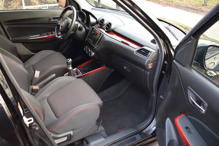Vehicle Image 6