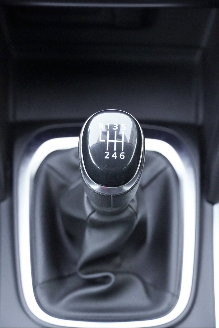 Vehicle Image 25