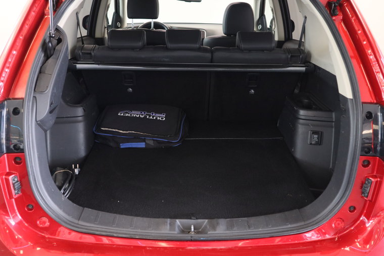 Vehicle Image 25