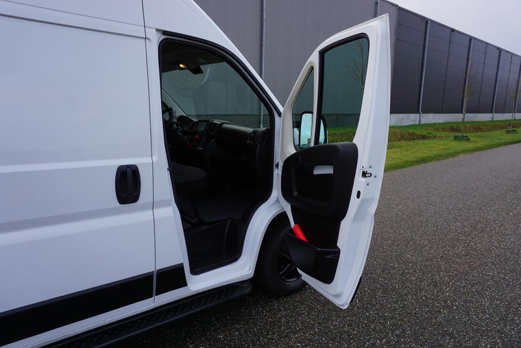 Vehicle Image 24