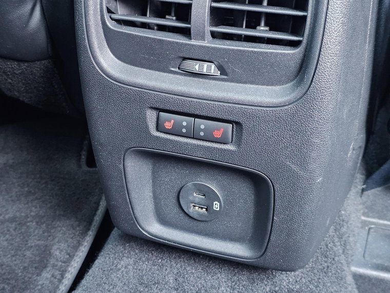 Vehicle Image 32