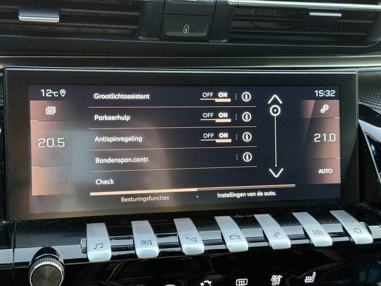 Vehicle Image 32
