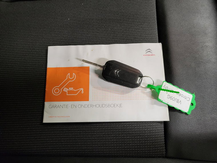 Vehicle Image 16