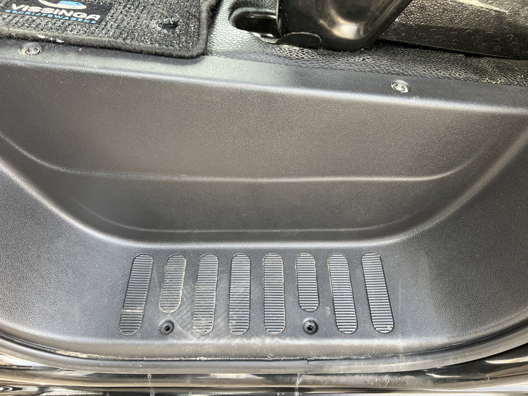 Vehicle Image 32