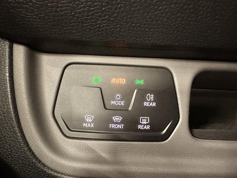 Vehicle Image 24
