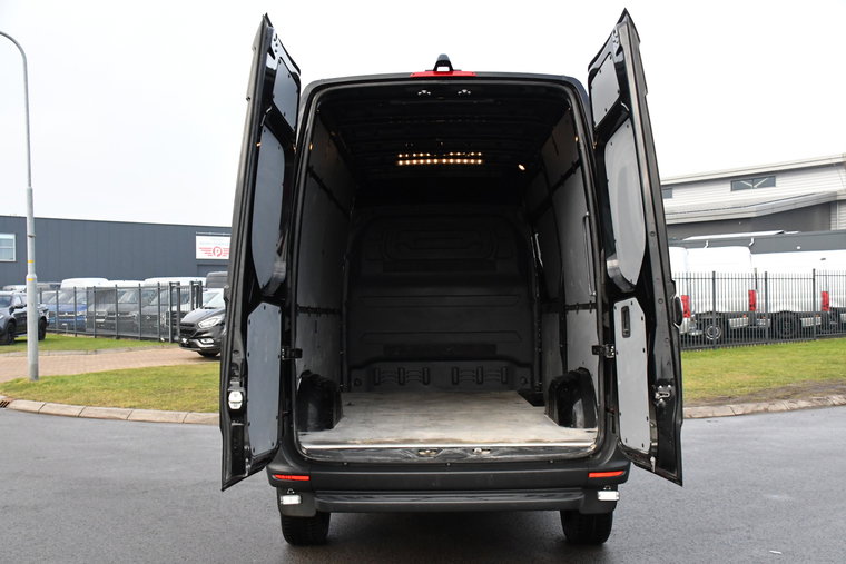 Vehicle Image 35