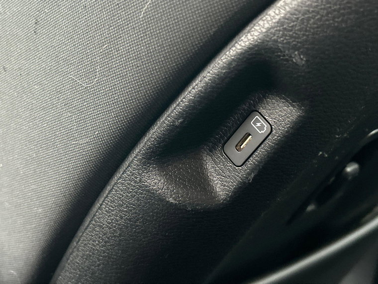 Vehicle Image 32
