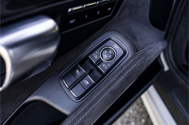 Vehicle Image 32