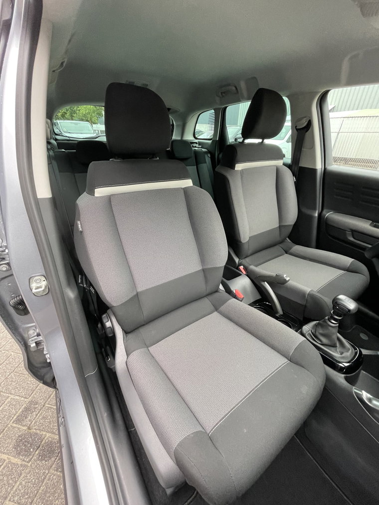 Vehicle Image 11