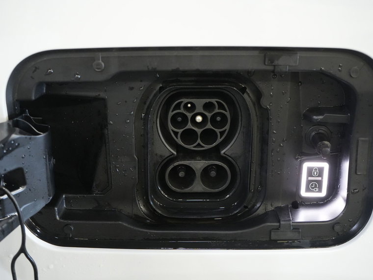Vehicle Image 32