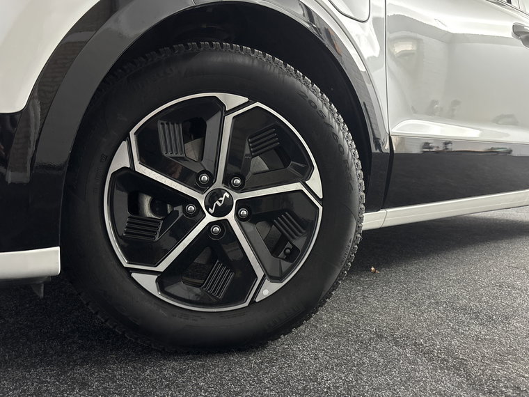 Vehicle Image 36