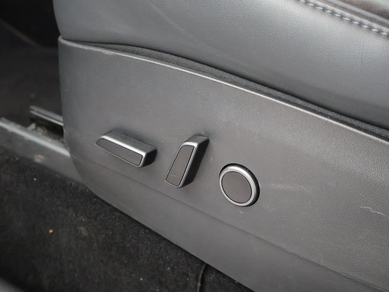 Vehicle Image 38