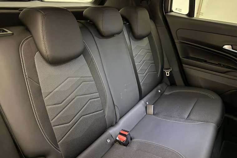 Vehicle Image 17