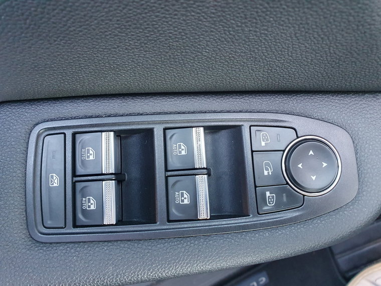 Vehicle Image 43