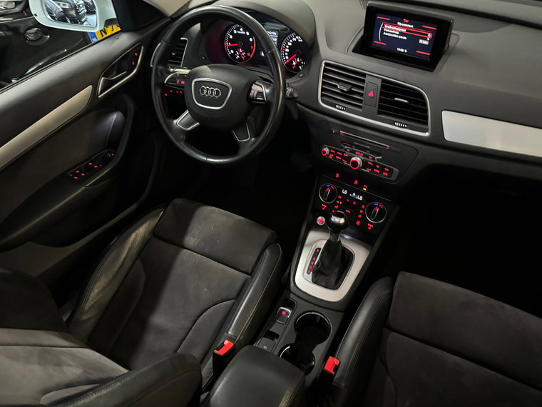 Vehicle Image 25