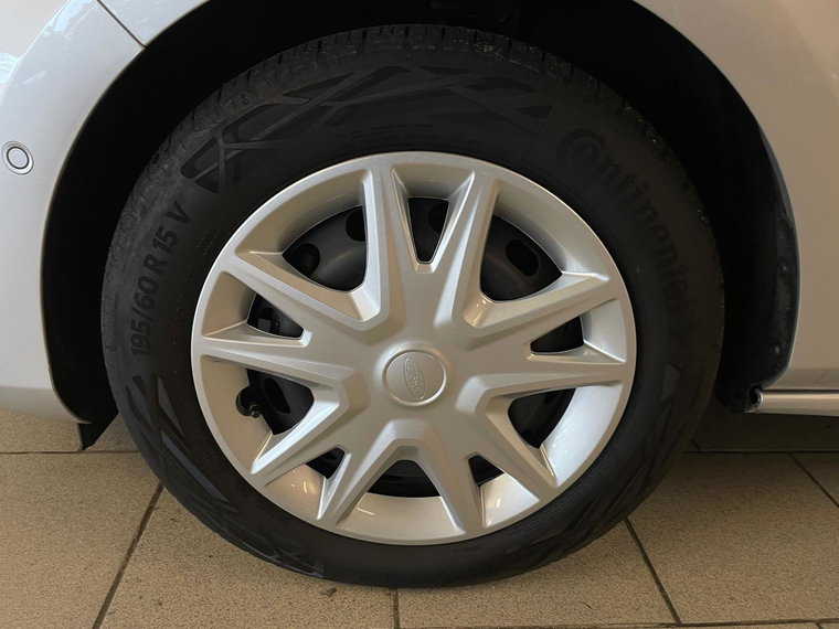 Vehicle Image 12