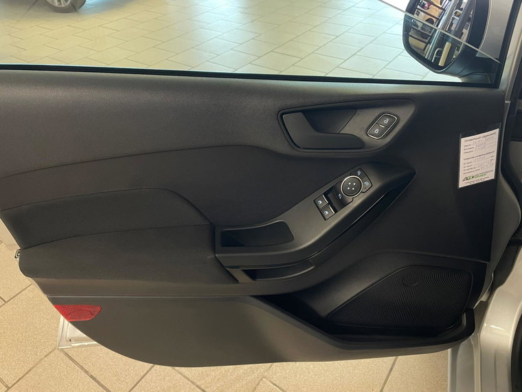Vehicle Image 13