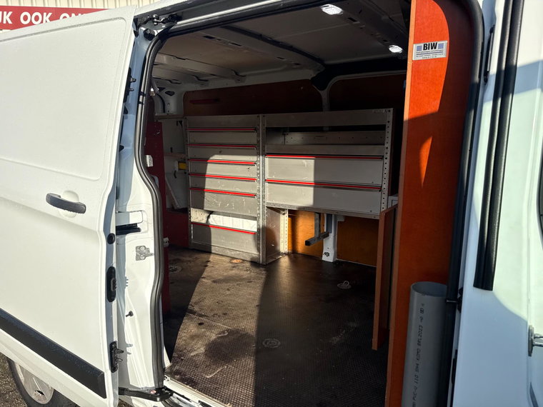 Vehicle Image 18