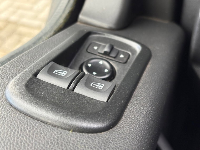 Vehicle Image 37