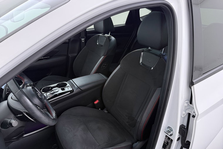 Vehicle Image 16