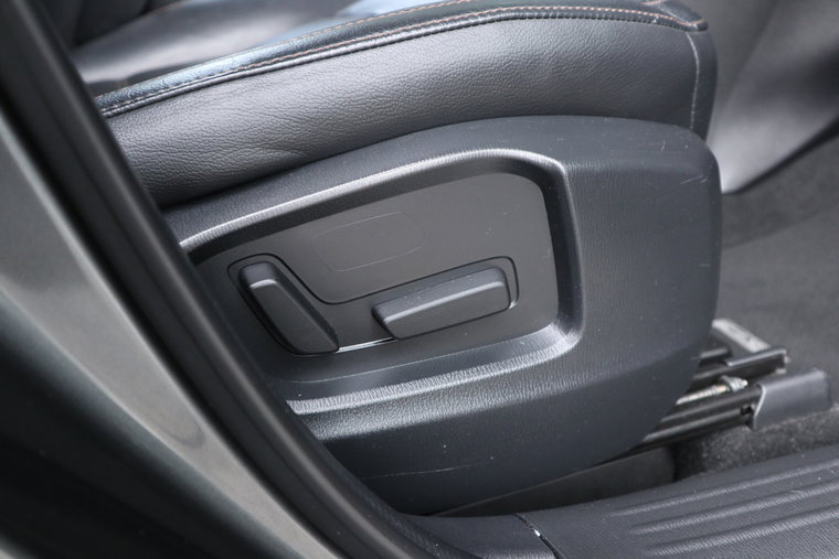 Vehicle Image 25