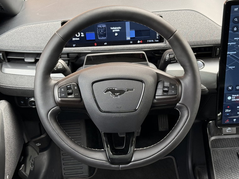 Vehicle Image 26
