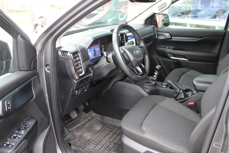 Vehicle Image 8