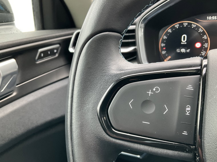 Vehicle Image 25