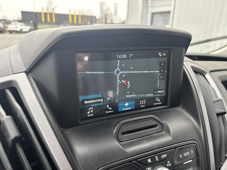 Vehicle Image 25