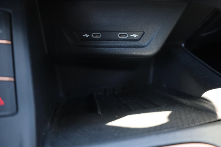 Vehicle Image 37