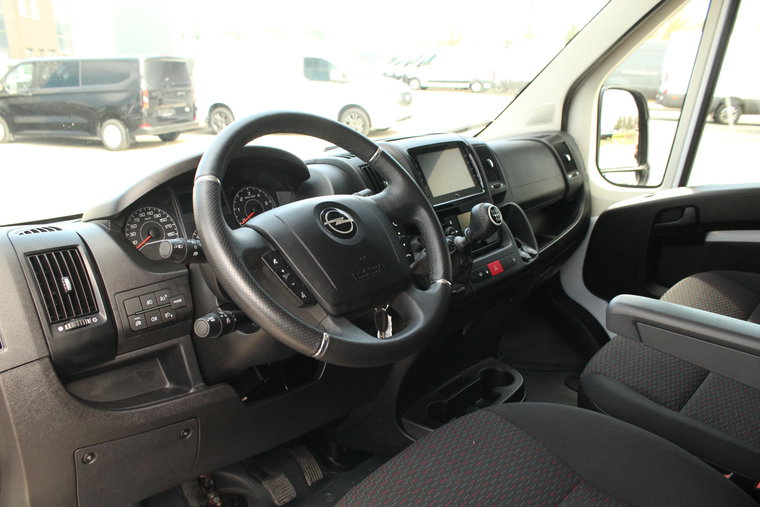 Vehicle Image 12