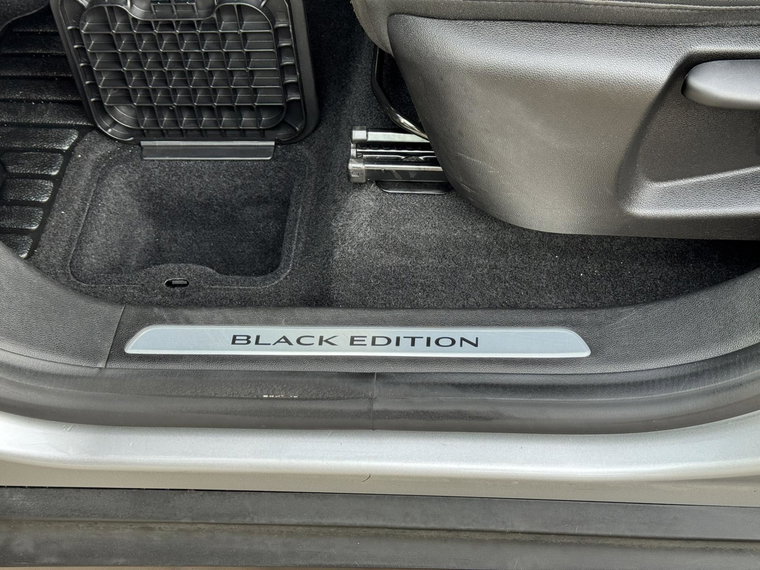 Vehicle Image 29