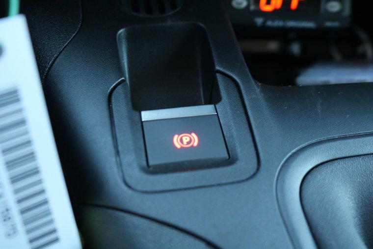 Vehicle Image 25