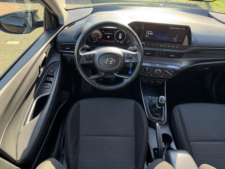 Vehicle Image 12