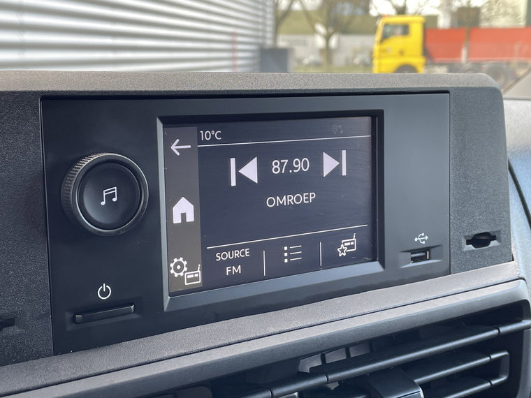 Vehicle Image 24