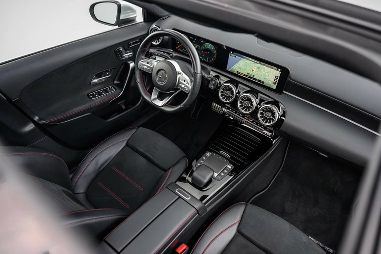 Vehicle Image 25