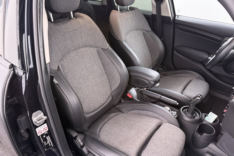 Vehicle Image 14