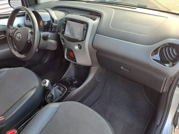 Vehicle Image 12