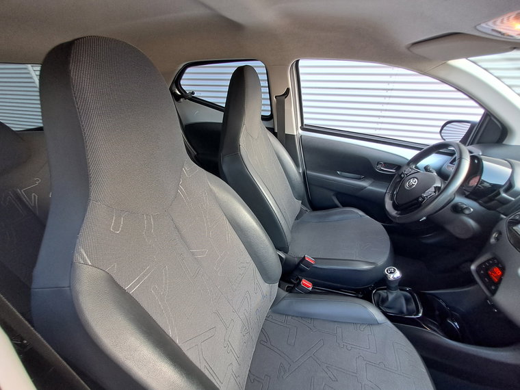 Vehicle Image 13