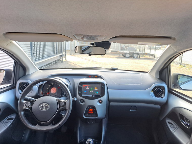 Vehicle Image 16