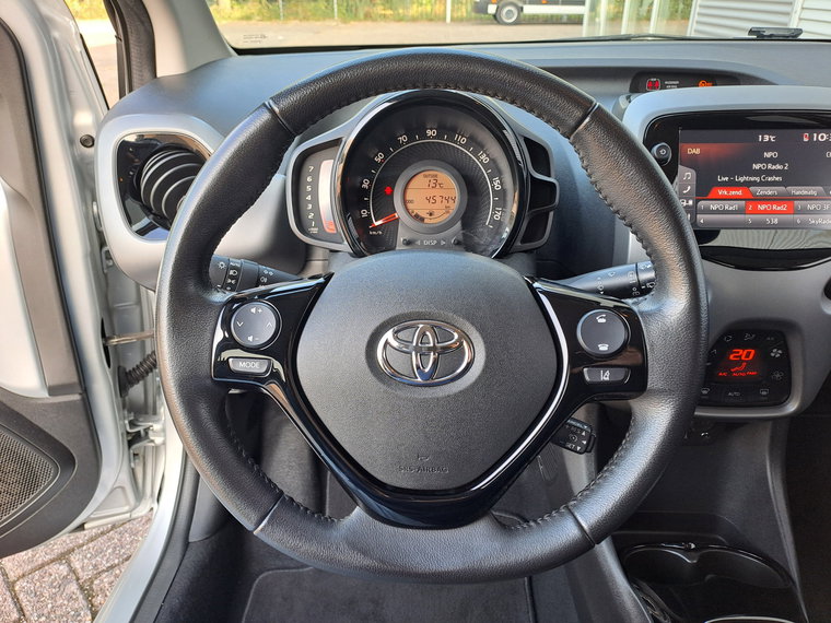 Vehicle Image 19