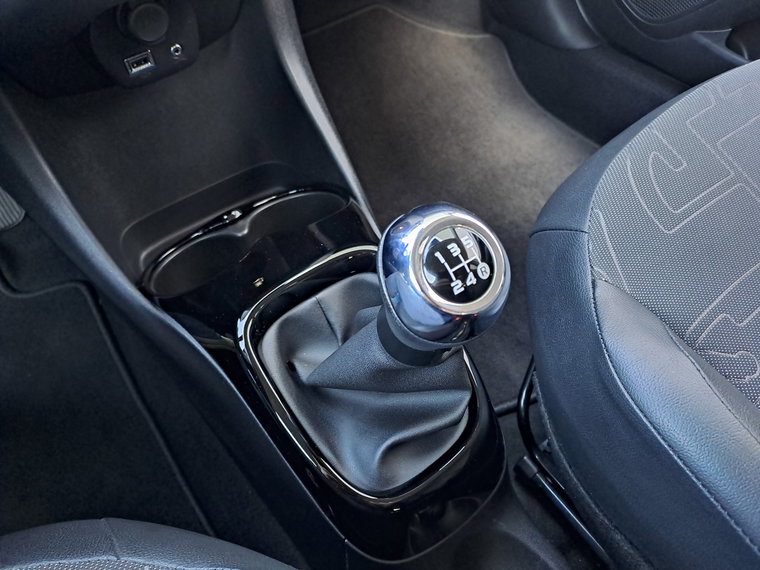 Vehicle Image 25