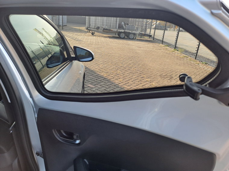 Vehicle Image 38
