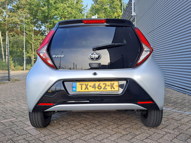 Vehicle Image 6