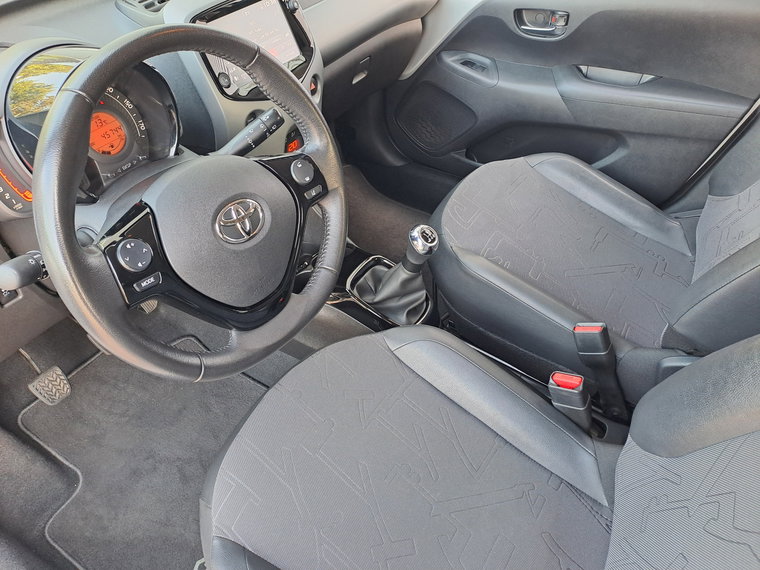Vehicle Image 10