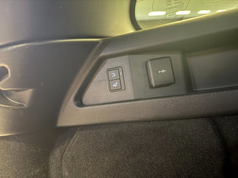 Vehicle Image 29