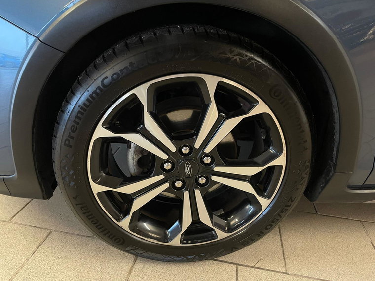 Vehicle Image 16