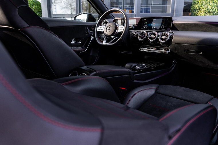 Vehicle Image 21