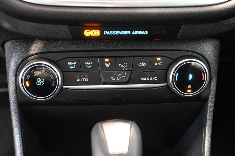 Vehicle Image 32