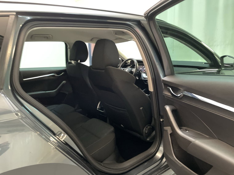 Vehicle Image 18